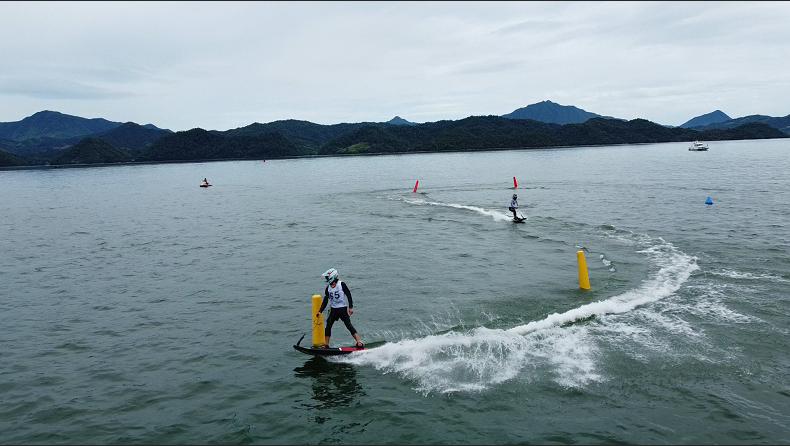 少年飛馳太平湖  皖黃山區(qū)再迎國家級水上賽事