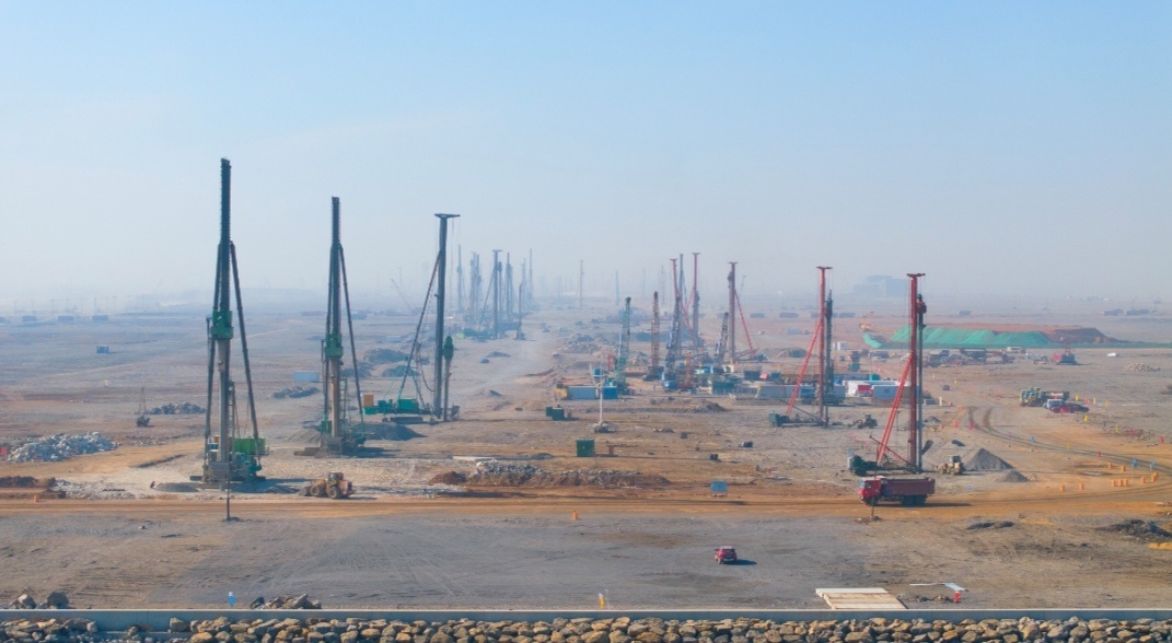 大連金州灣國(guó)際機(jī)場(chǎng)建設(shè)實(shí)現(xiàn)「雙過(guò)半」 多項(xiàng)工程提前突破關(guān)鍵節(jié)點(diǎn)