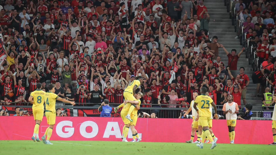 多圖｜逾4.9萬(wàn)人入場(chǎng)破紀(jì)錄 AC米蘭4:2獲「利」