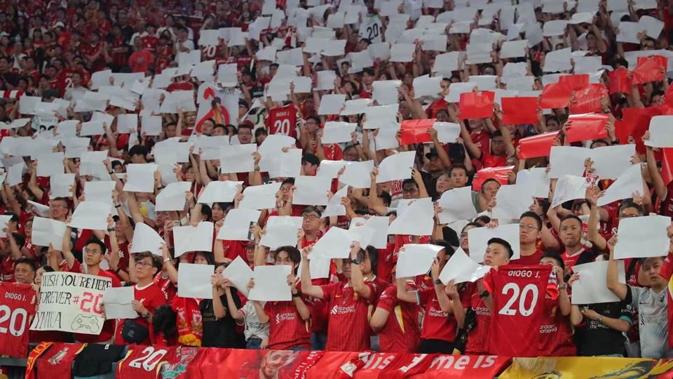 有片｜利物浦2:4負AC米蘭 49704人入場創(chuàng)啟德紀錄