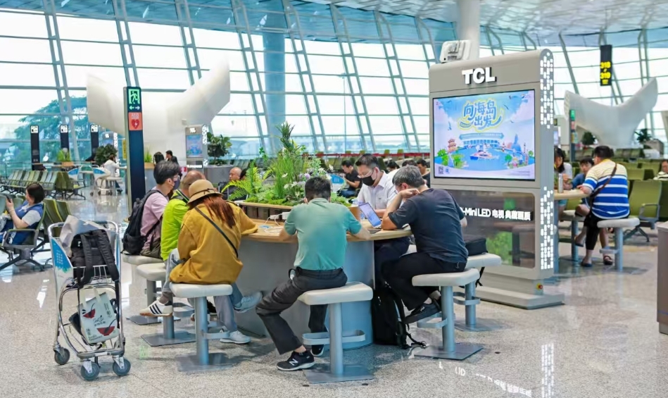 設(shè)施煥新+服務(wù)開掛！旅客跨境出遊「爽感拉滿」 深圳機(jī)場持續(xù)提升國際航班旅客服務(wù)體驗