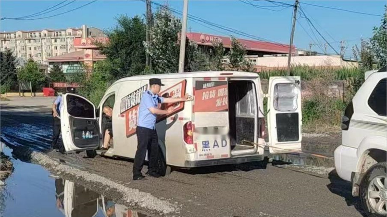 鄉(xiāng)間路上的守護(hù)身影：冰城警方解民憂(yōu)
