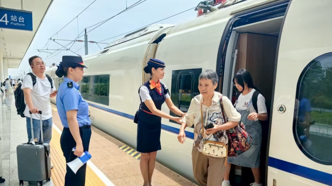 飛馳的「贛深高鐵」繪就發(fā)展新圖景