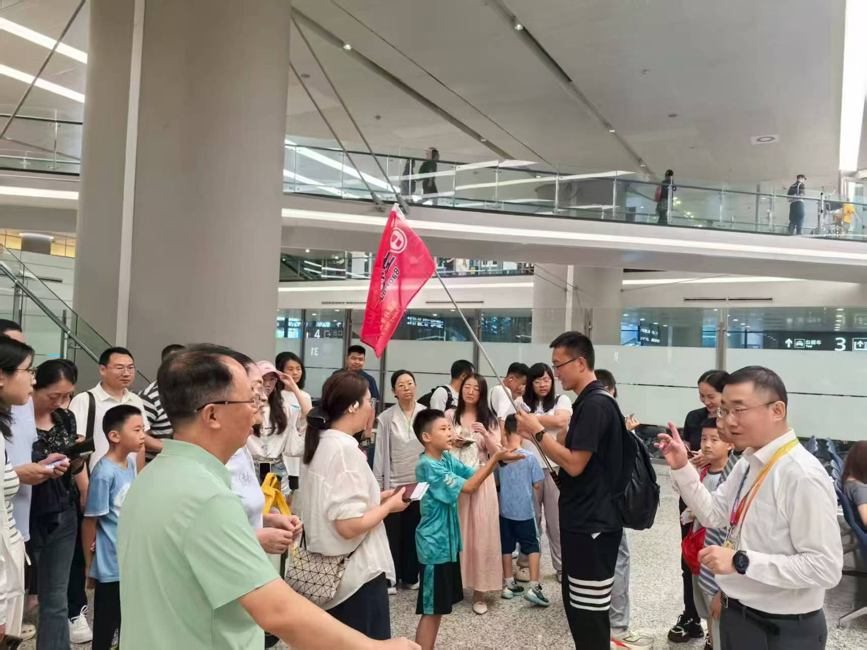 東航「空港通·無(wú)感中轉(zhuǎn)」首迎太原團(tuán)隊(duì)旅客