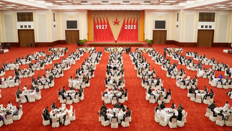 國防部舉辦盛大招待會(huì) 熱烈慶祝中國人民解放軍建軍98周年