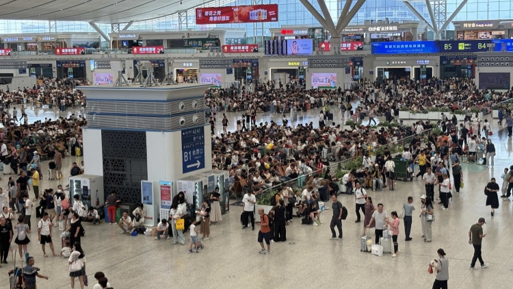 暑運(yùn)過半 國(guó)鐵廣州局發(fā)送旅客超6000萬(wàn)人次 