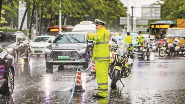 深圳防汛體系高效響應 城市運行平穩(wěn)有序