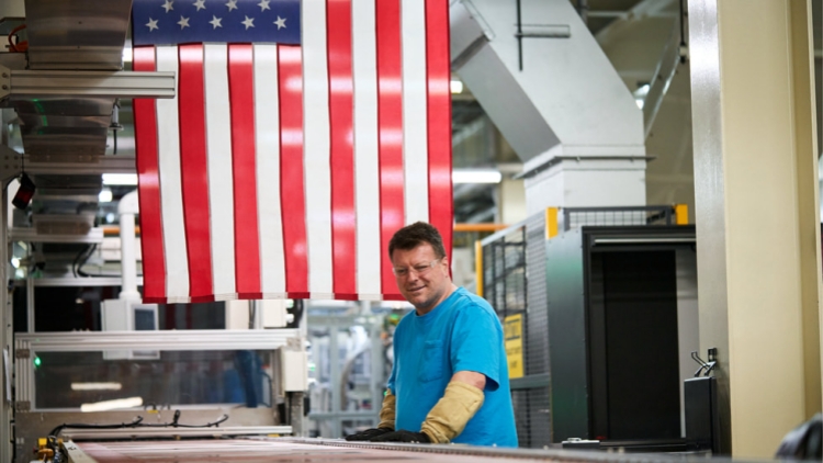 蘋果宣布美國(guó)製造計(jì)劃 向美國(guó)新增1000億美元投資承諾