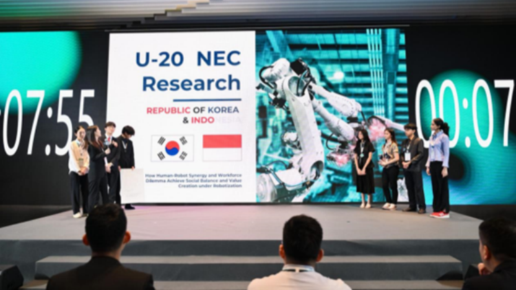  WYF未來財(cái)經(jīng)領(lǐng)袖峰會(huì)閉幕 全球青年共探「機(jī)器人化」時(shí)代新課題