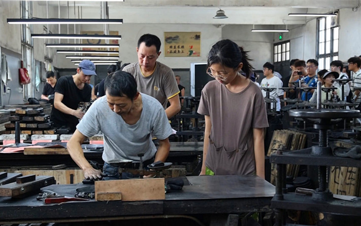 皖歙縣：百名學(xué)子訪古城  感受發(fā)展新活力