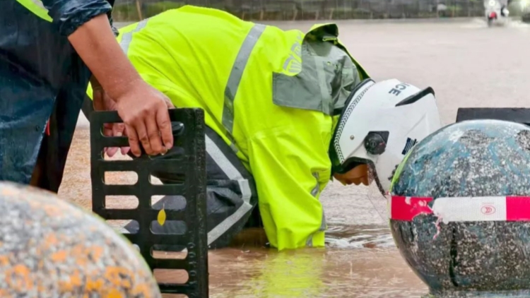 強(qiáng)降雨致重慶緊急避險(xiǎn)轉(zhuǎn)移14784人