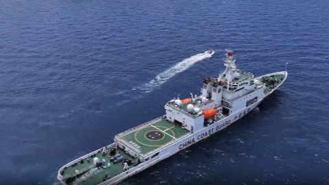 中國海警局回應菲船隻侵闖黃巖島附近海域：依法採取必要措施驅離