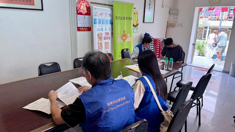 政府向九華徑村民發(fā)放應(yīng)急援助金 應(yīng)對(duì)暴雨後善後工作