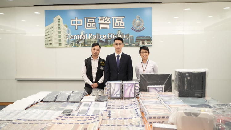 偽造大學(xué)學(xué)生證購(gòu)電子產(chǎn)品 警拘4男檢56萬(wàn)元手機(jī)及平板電腦