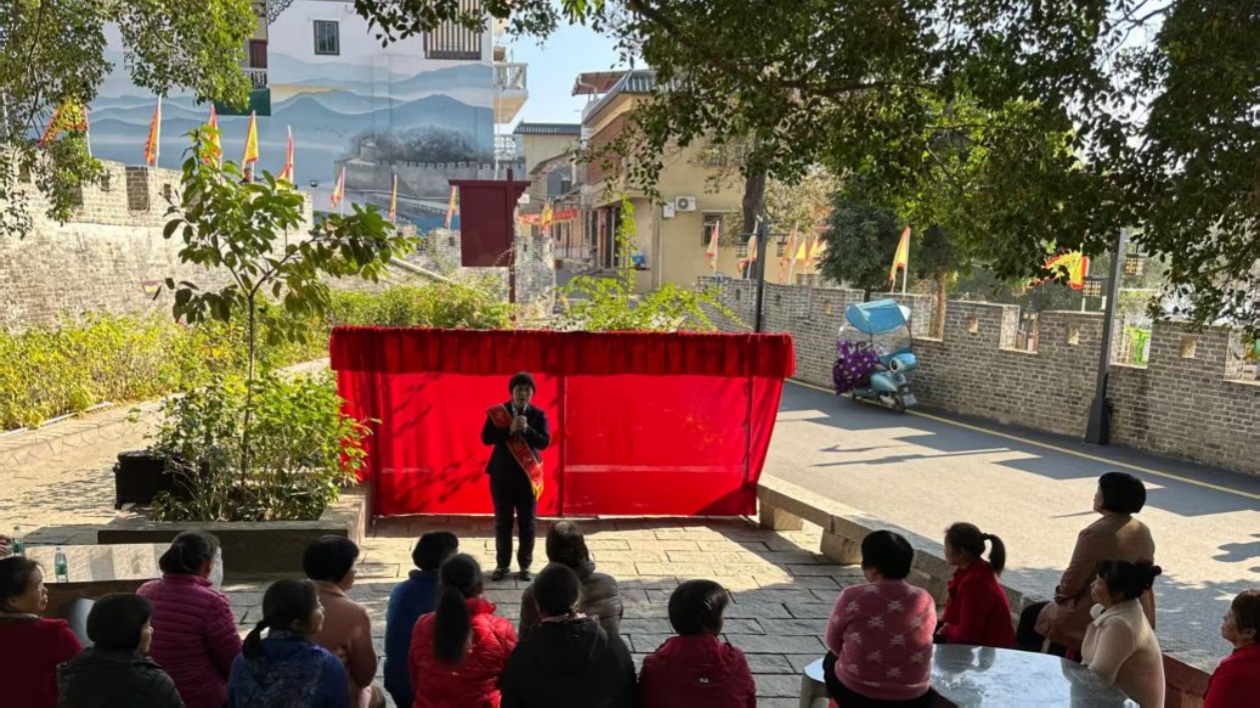 河源龍川：「榕樹下」宣講推動(dòng)黨的創(chuàng)新理論「飛入尋常百姓家」