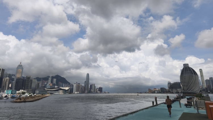 颱風(fēng)「楊柳」13日早進(jìn)入香港800公里範(fàn)圍