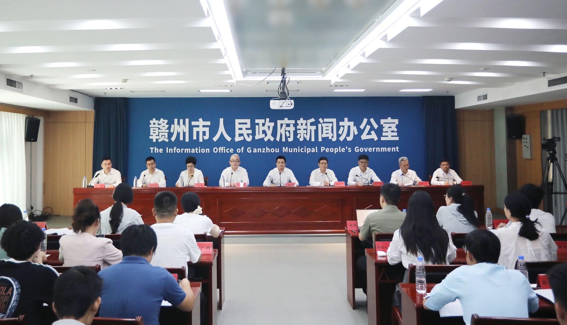 贛州市委全會擘畫新藍(lán)圖 對標(biāo)深圳規(guī)則 引十萬英才 打造開放新高地