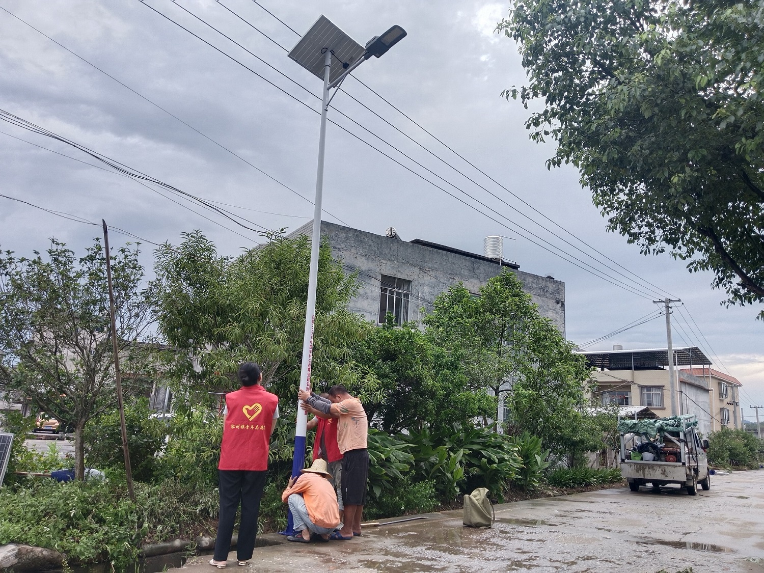 桂容縣容州鎮(zhèn)：「小路燈」 點(diǎn)亮鄉(xiāng)村振興「幸福路」
