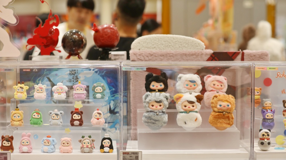 受強勁業(yè)績支撐 泡泡瑪特股價突破300港元 續(xù)創(chuàng)歷史新高