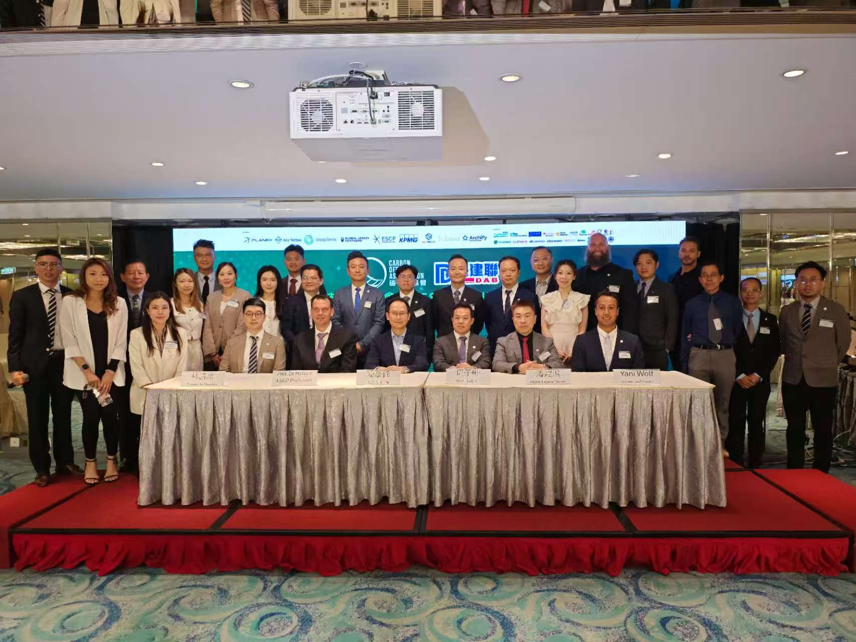 香港綠色經(jīng)濟産業(yè)鏈發(fā)布 香港最大單一碳交易簽署