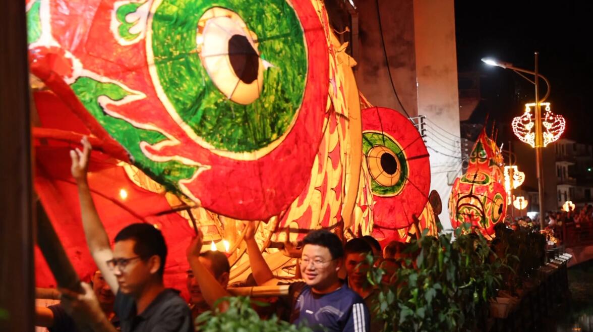 有片丨皖歙縣：「六百歲」魚燈點(diǎn)亮古村奇妙夜