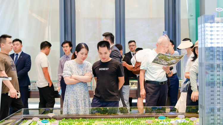 人氣升溫 跨城客戶連夜來深購房！深圳樓市「新政」提振購房熱情