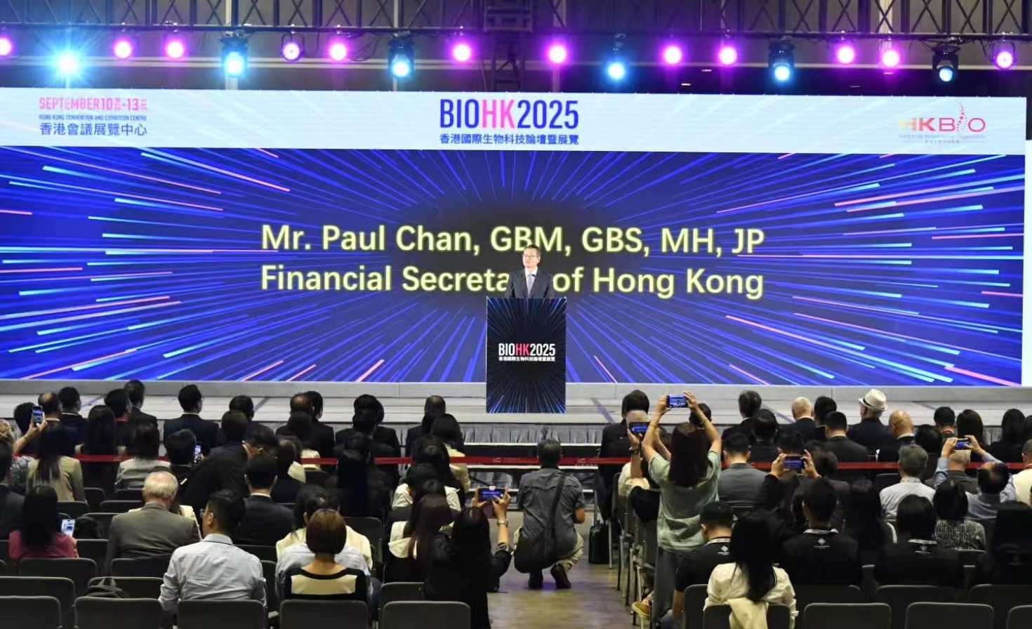 香港國(guó)際生物科技論壇暨展覽踏入第二天 多個(gè)機(jī)構(gòu)簽署合作備忘錄