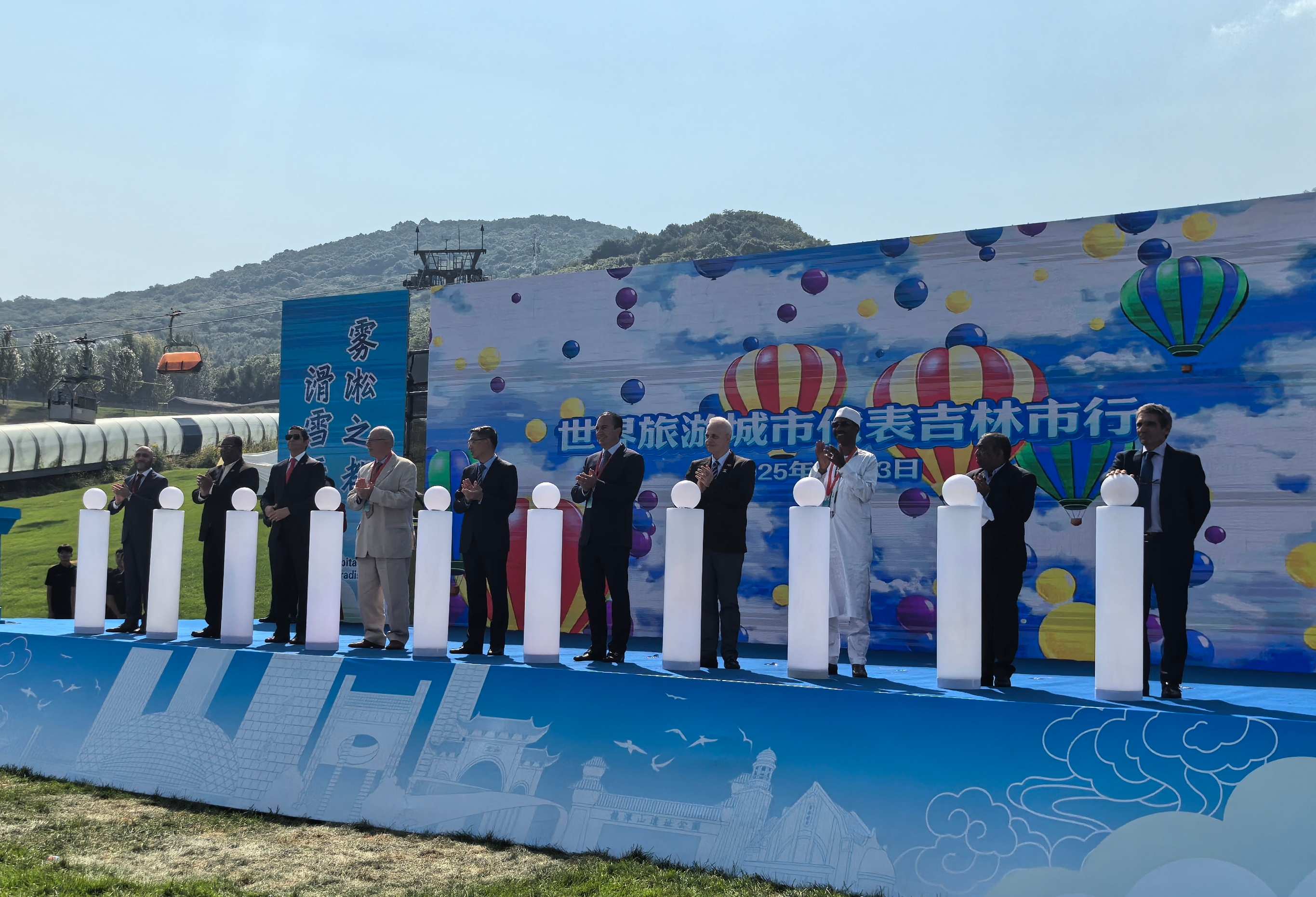 點(diǎn)讚吉林冰雪魅力，願搭兩地旅遊合作之橋——拉脫維亞駐華大使出席「世界旅遊城市代表吉林市行」活動時接受香港商報(bào)記者獨(dú)家專訪