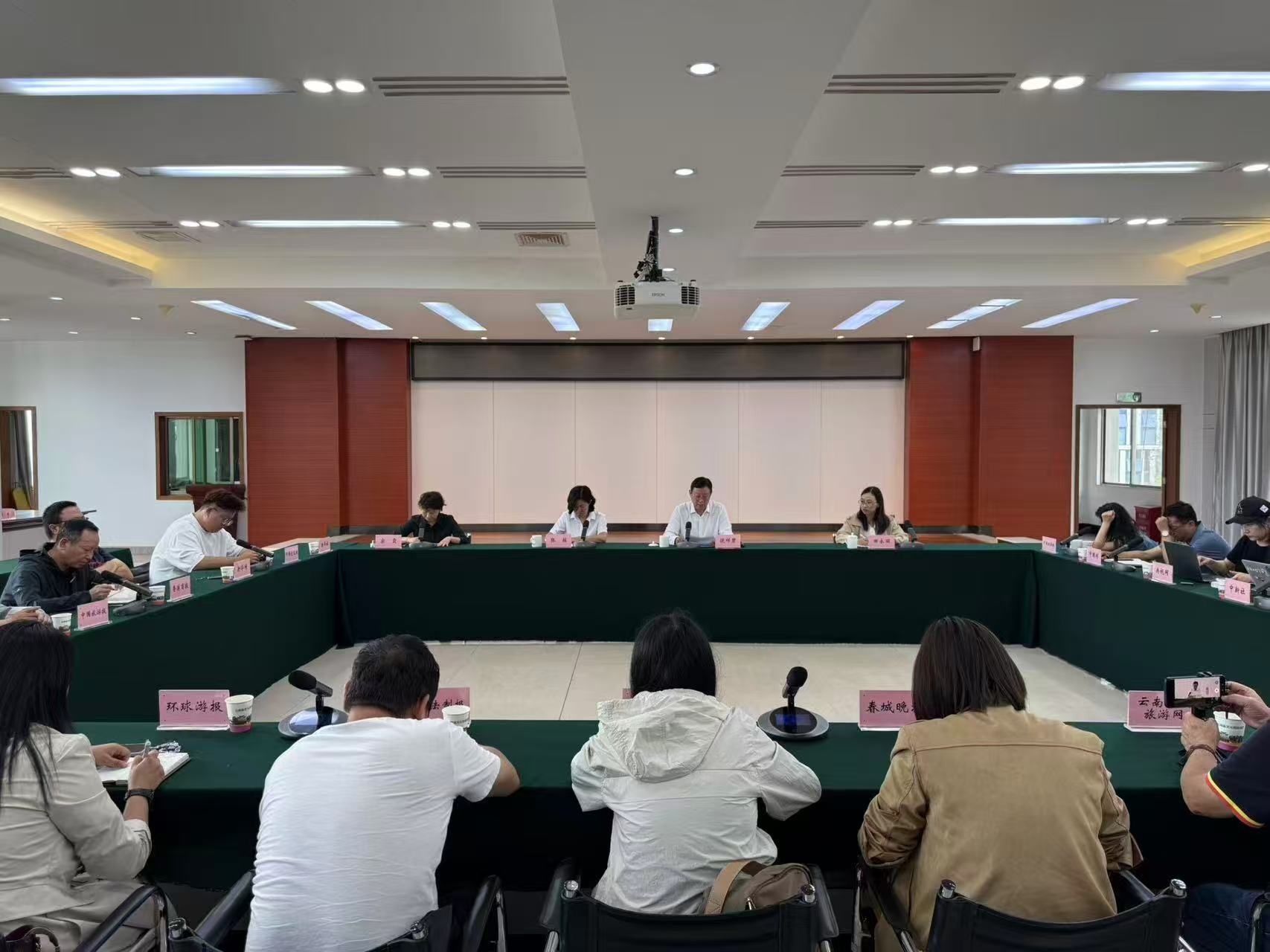 雲(yún)南航空市場暑運表現(xiàn)亮眼 旅客貨運吞吐量創(chuàng)歷史新高