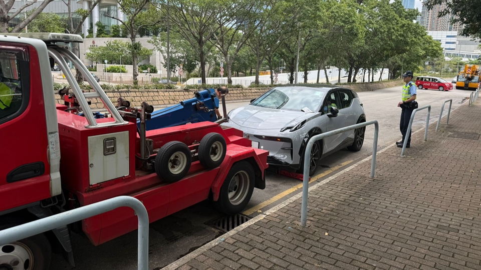 警方油尖打擊違例泊車 發(fā)943張告票 拘捕非華裔男子