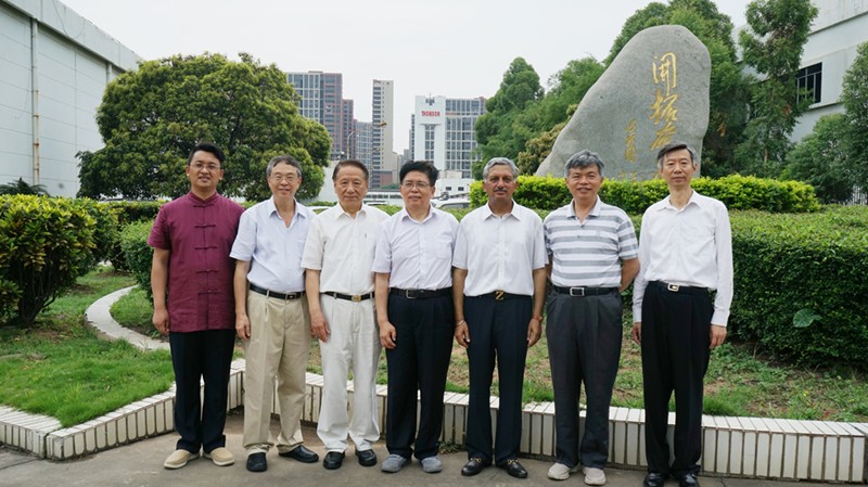 《英氣》訪談系列之四 全球彩管業(yè)的「終結(jié)者」