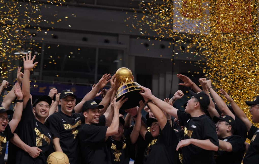 香港金牛衛(wèi)冕NBL創(chuàng)歷史 厄特爾?世榮膺FMVP