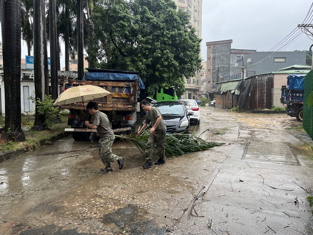 颱風(fēng)「樺加沙」攜風(fēng)雨來(lái)襲 東莞大朗為民眾築起「避風(fēng)港」