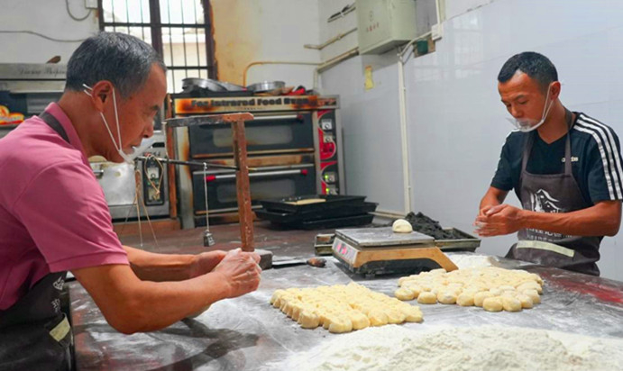 皖黟縣：糕點工坊生產(chǎn)旺  傳統(tǒng)工藝受青睞