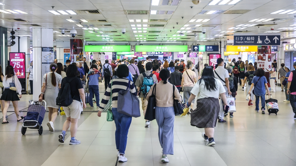 政府籲市民旅客國慶中秋假期及早計(jì)劃行程 已協(xié)調(diào)公共運(yùn)輸服務(wù)營辦商加強(qiáng)服務(wù)