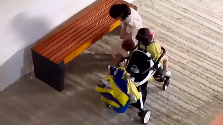 有片 | 嬰兒兩度遭女童推落長椅 網(wǎng)民發(fā)義憤報(bào)警