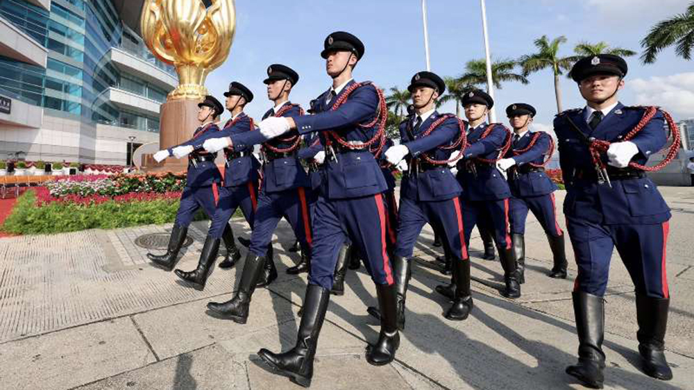 消防處儀仗隊參與國慶升旗儀式 為國家及香港安定繁榮護航