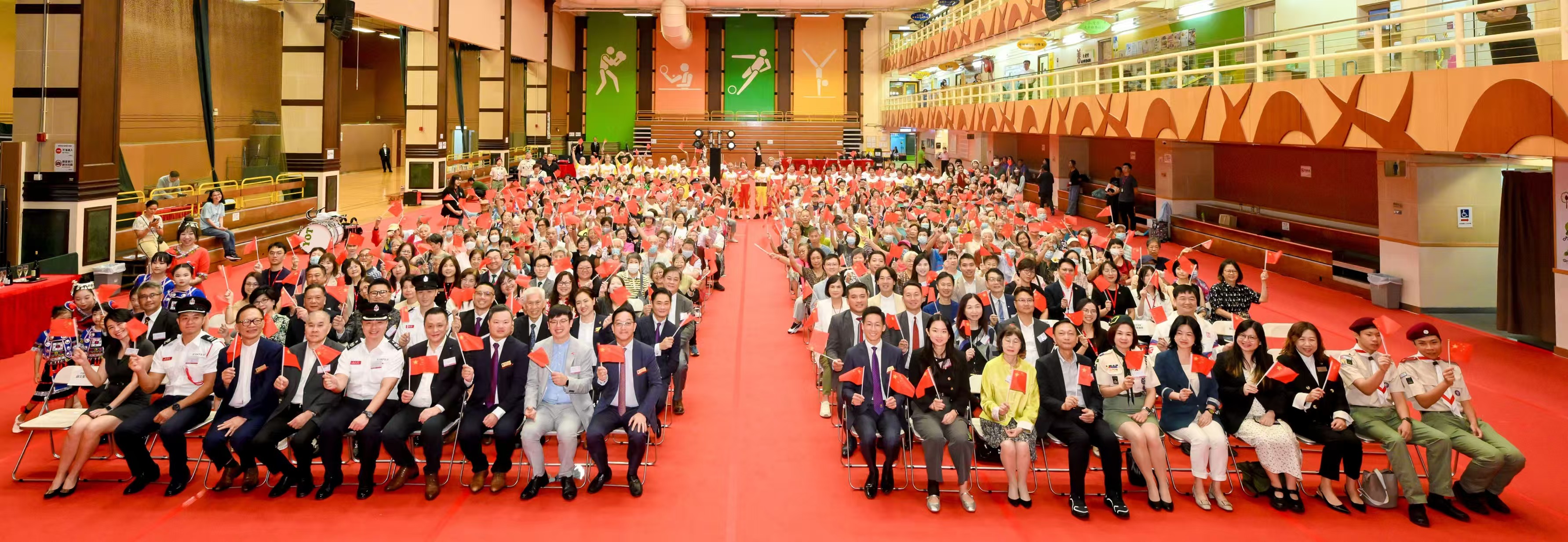 仁愛(ài)堂舉行國(guó)慶升旗禮