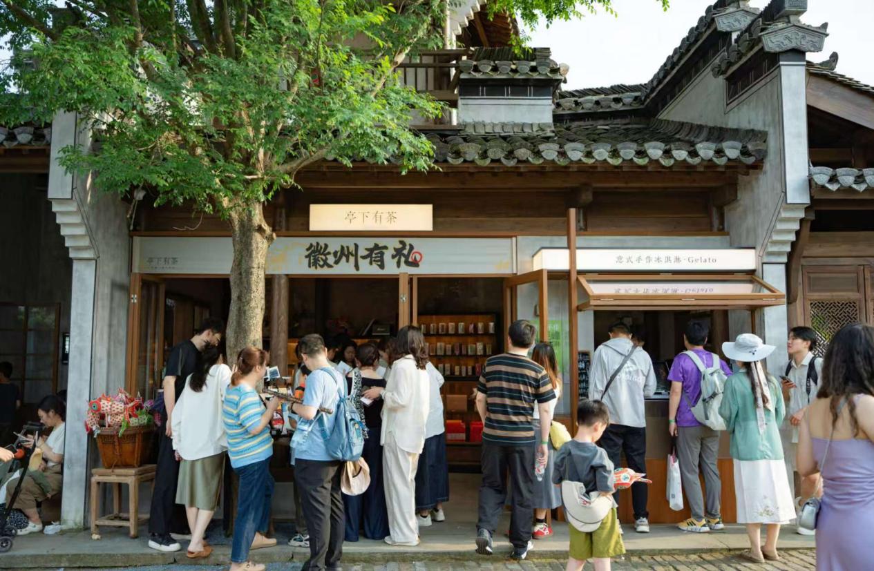 「生活現(xiàn)場」升溫呈坎古村「煙火氣息」  皖徽州區(qū)多元體驗點燃假日經濟