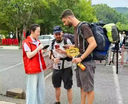皖徽州區(qū)：讓「志願紅」成為流動風景線