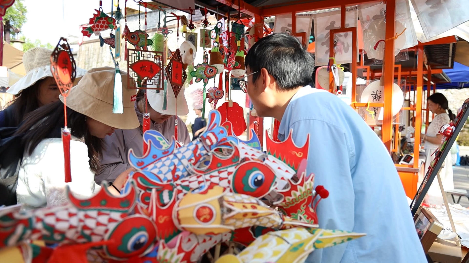 徽州古城成「露天劇場」 皖歙縣全天候演藝解鎖文旅新體驗(yàn)