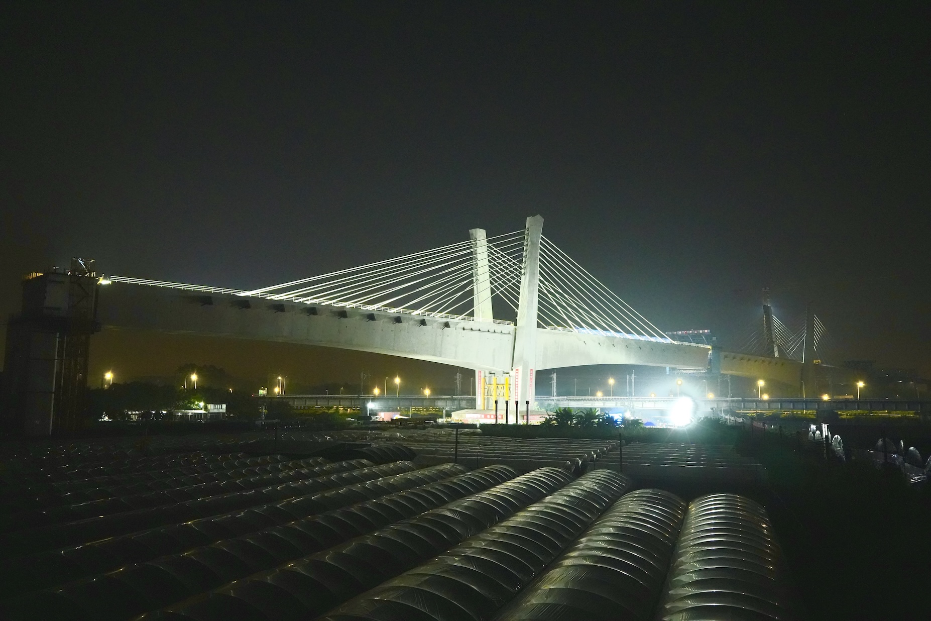 3.1萬(wàn)噸空中「芭蕾舞者」 廣佛西環(huán)城際鐵路完成斜拉橋「空中轉(zhuǎn)體」