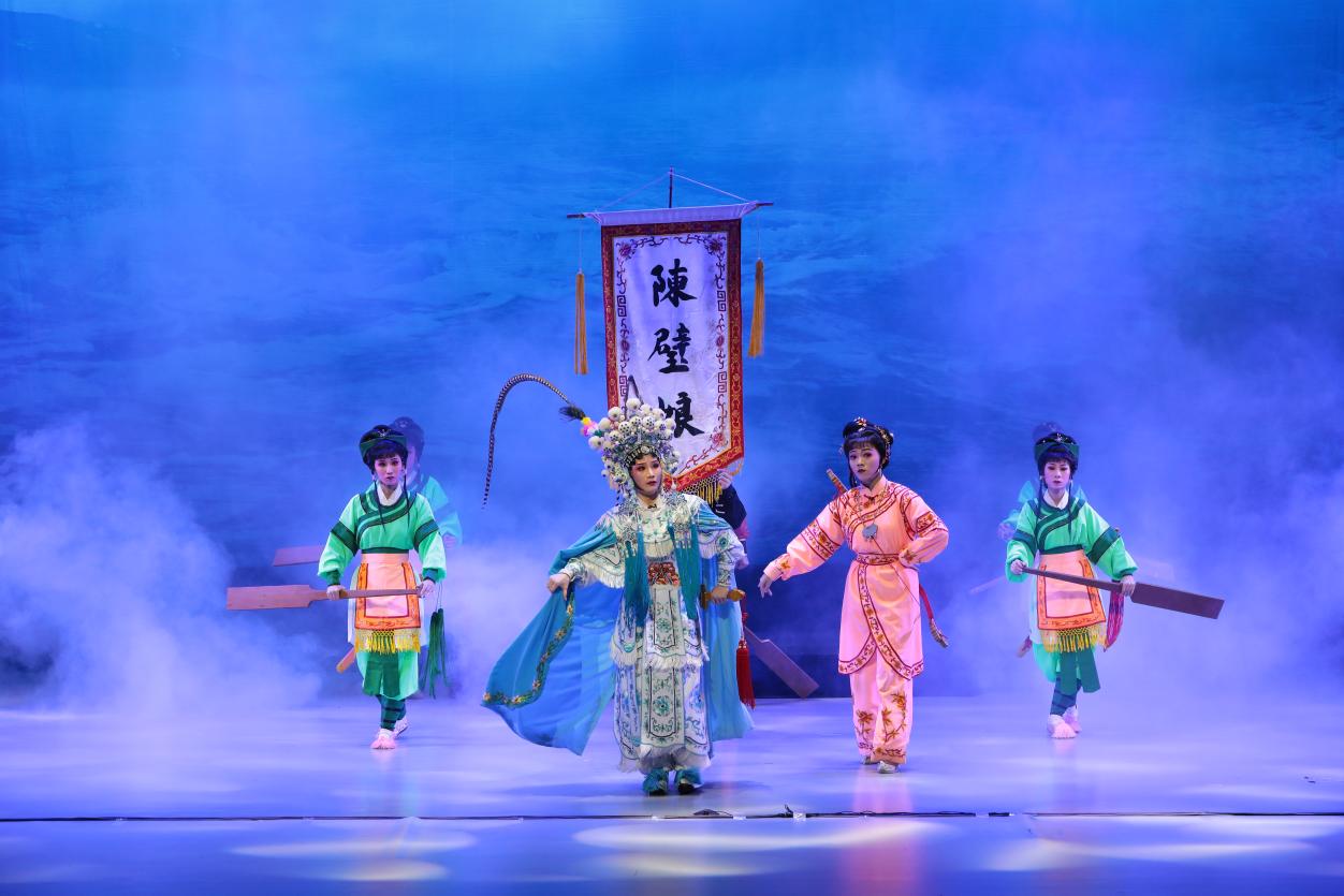 潮劇「圈粉」老中青 深圳光明區(qū)文化館「四季村晚」好戲連臺(tái)