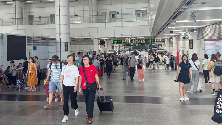 「一地兩檢」超便利 深圳灣口岸出入境客流累計(jì)突破4000萬(wàn)人次