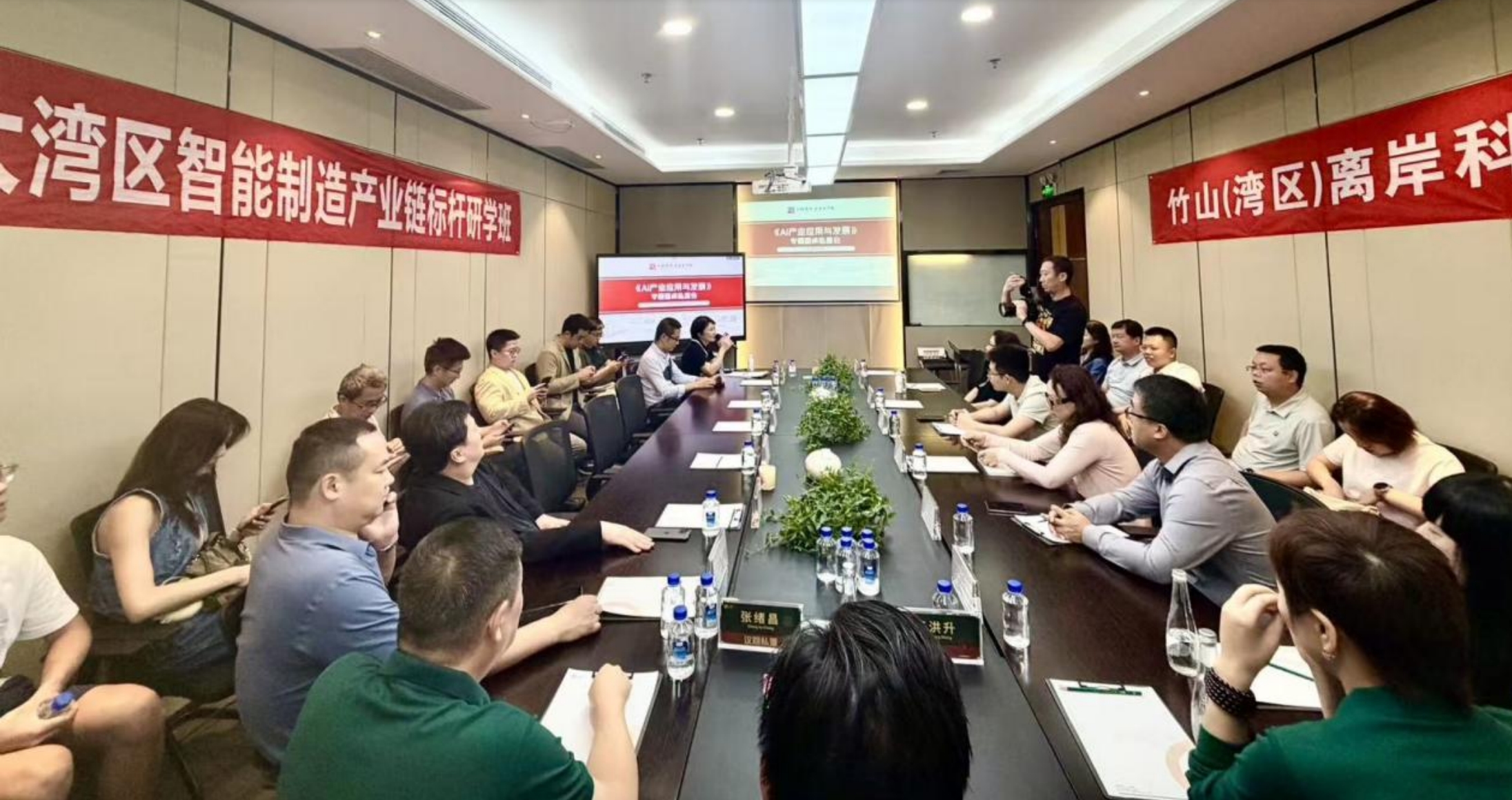 「最強大腦」+「靈巧雙手」，「AI產(chǎn)業(yè)應用與發(fā)展」私董會在深舉辦