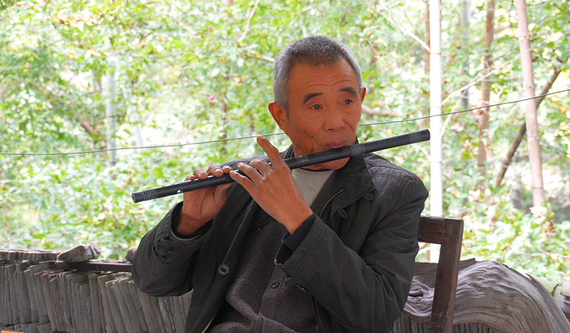 黟縣青石「會(huì)唱歌」 西遞鎮(zhèn)余香石笛復(fù)活記