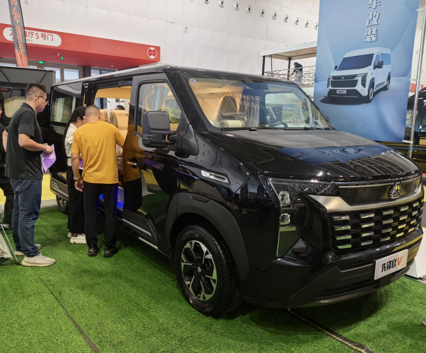 中國重汽輕型汽車登陸廣州國際房車展