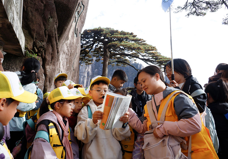 黃山風景區(qū)：秋日勝景盛裝以待