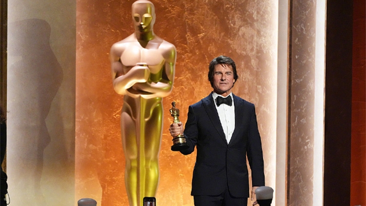 湯告魯斯迎來(lái)奧斯卡小金人