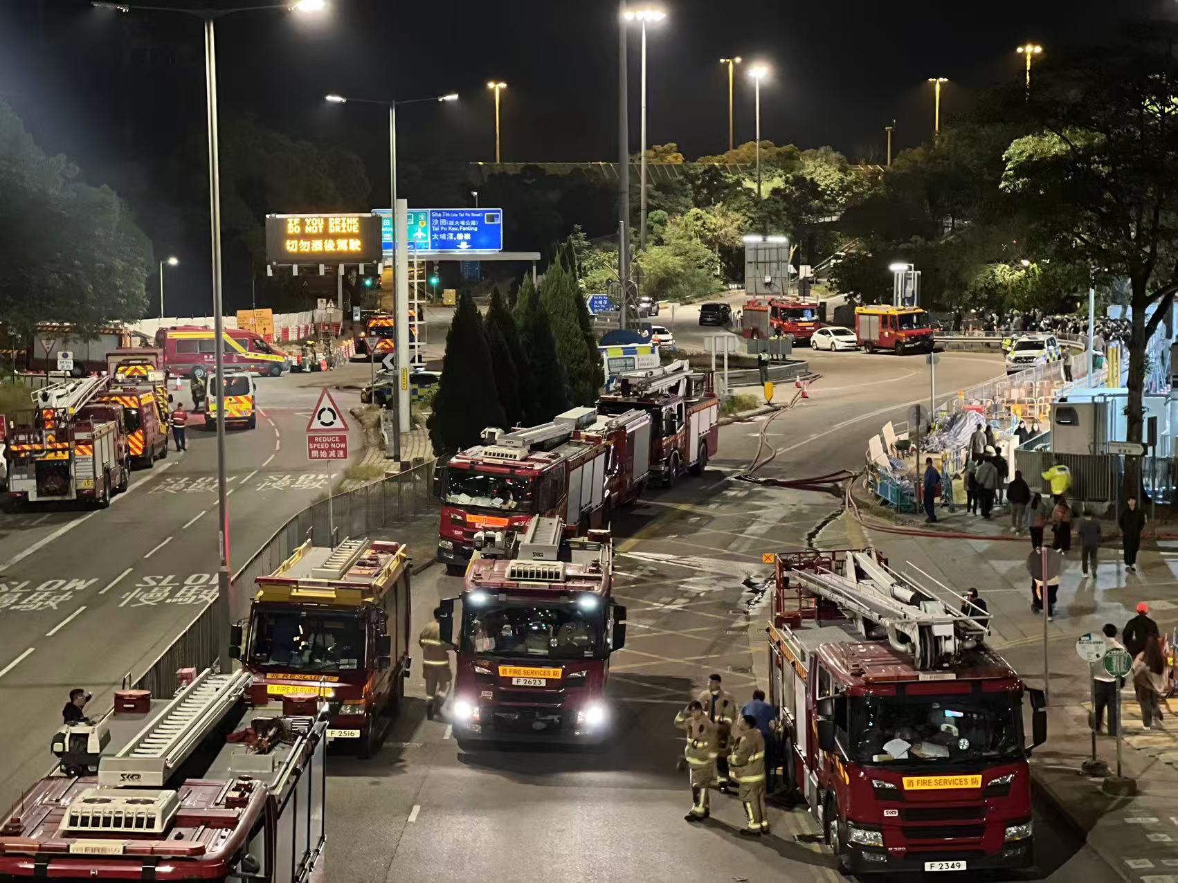 香港中西區(qū)各界協(xié)會與香港中西區(qū)關愛服務及社區(qū)發(fā)展基金捐贈200萬